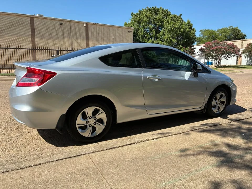 2013 Honda Civic 9th Gen - Image 3 of 12