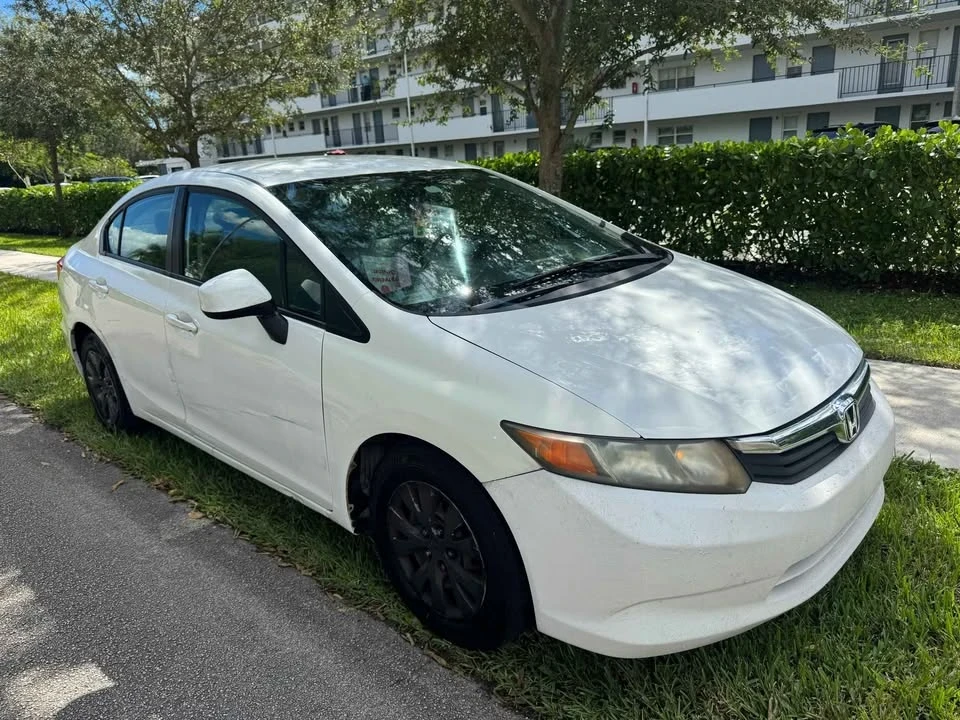 2013 Honda Civic 9th Gen - Image 2 of 6