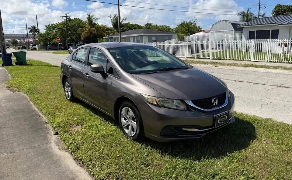 2013 Honda Civic 9th Gen - Image 4 of 8