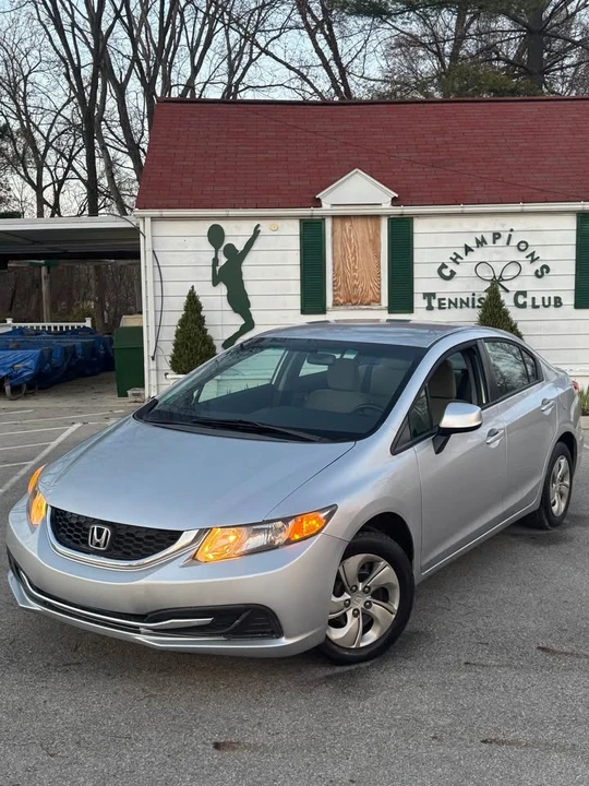 2013 Honda Civic 9th Gen - Image 2 of 15