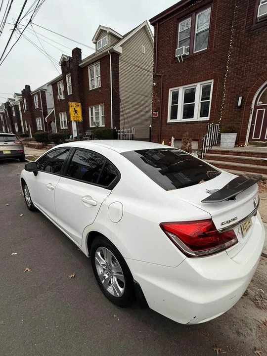2013 Honda Civic 9th Gen - Image 2 of 7