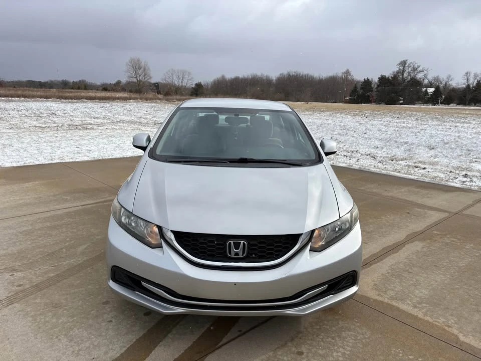 2013 Honda Civic 9th Gen - Image 2 of 16
