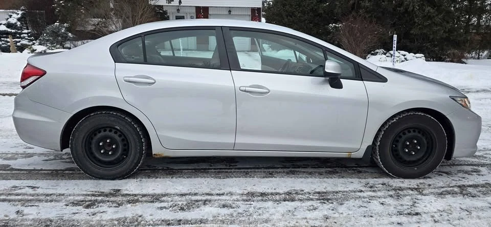2013 Honda Civic 9th Gen - Image 5 of 13