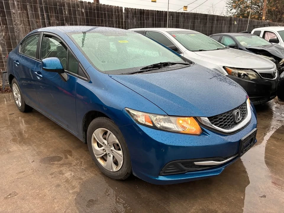 2013 Honda Civic 9th Gen - Image 2 of 5