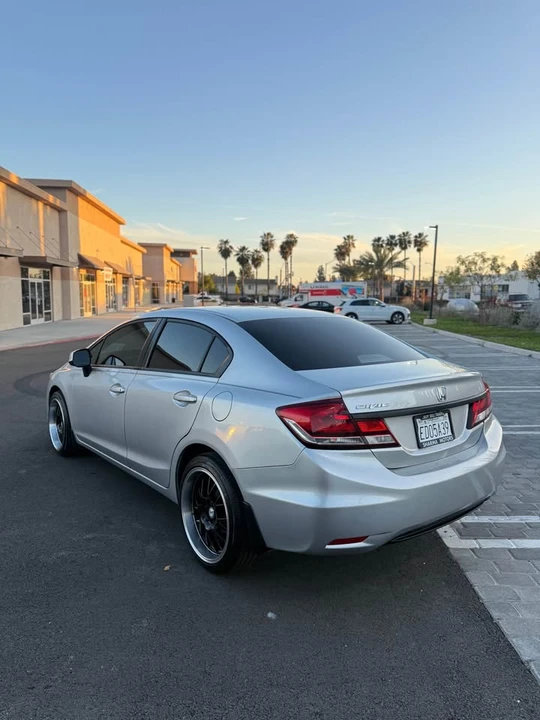 2013 Honda Civic 9th Gen - Image 5 of 12