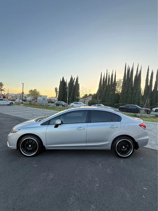 2013 Honda Civic 9th Gen - Image 4 of 12