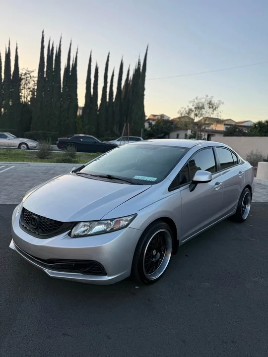 2013 Honda Civic 9th Gen - Image 3 of 12