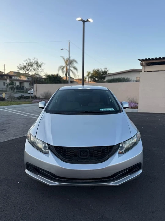 2013 Honda Civic 9th Gen - Image 2 of 12