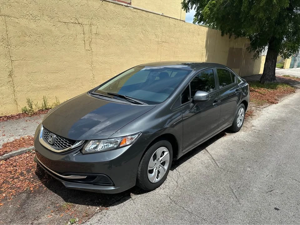 2013 Honda Civic 9th Gen - Image 3 of 10