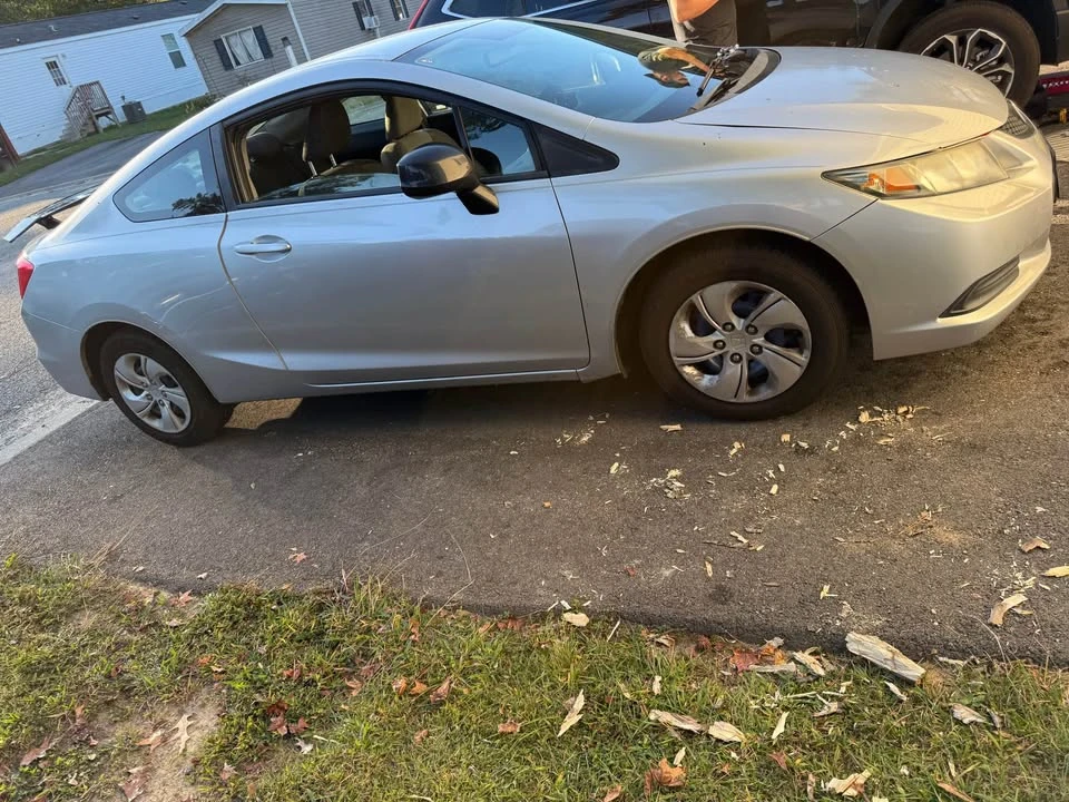 2013 Honda Civic 9th Gen - Image 2 of 15