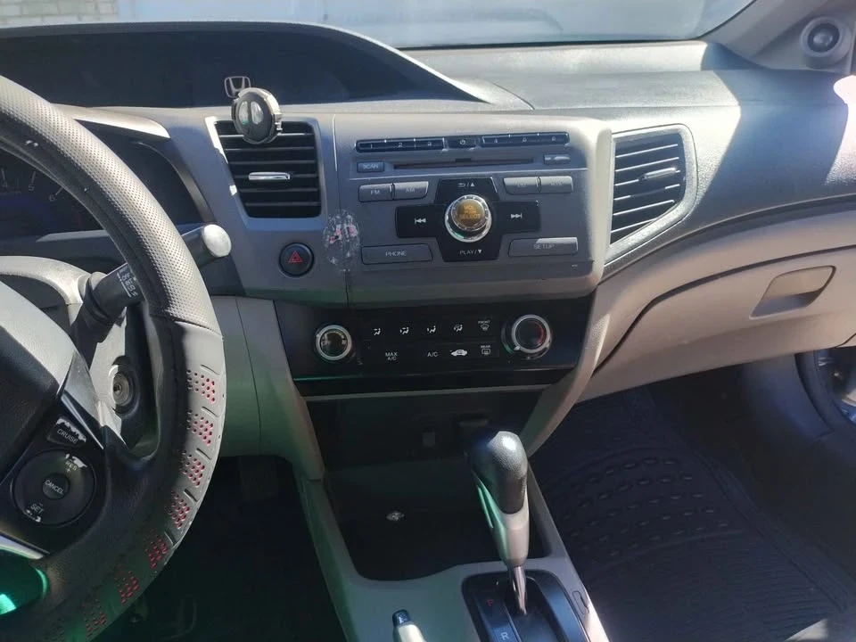 2013 Honda Civic 9th Gen - Image 12 of 16
