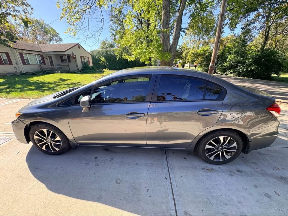 2013 Honda Civic 9th Gen - Image 2 of 20