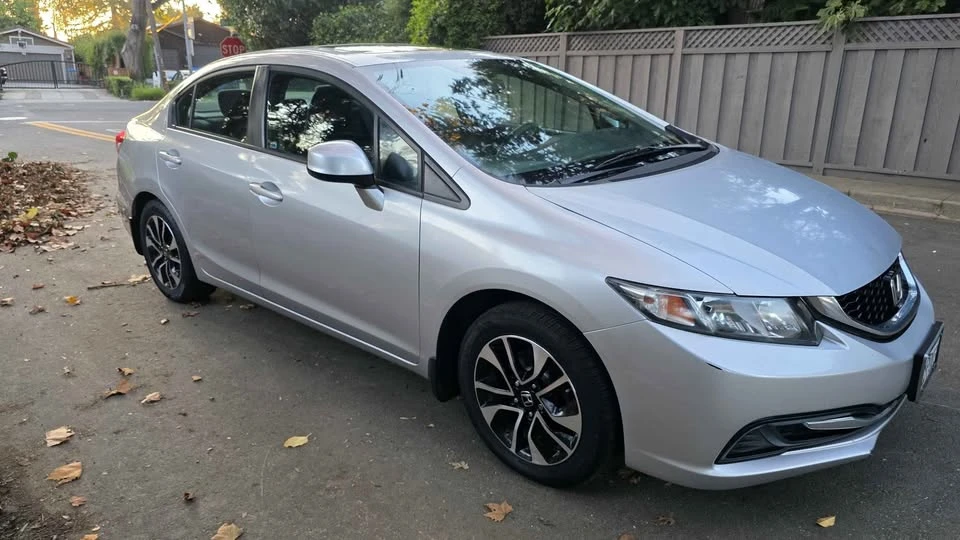 2013 Honda Civic 9th Gen - Image 2 of 12