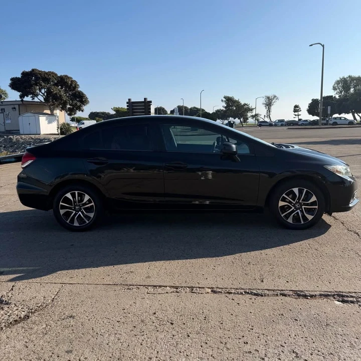 2013 Honda Civic 9th Gen - Image 3 of 17