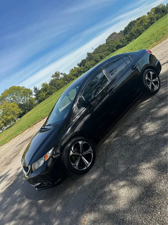 2013 Honda Civic 9th Gen - Image 2 of 4