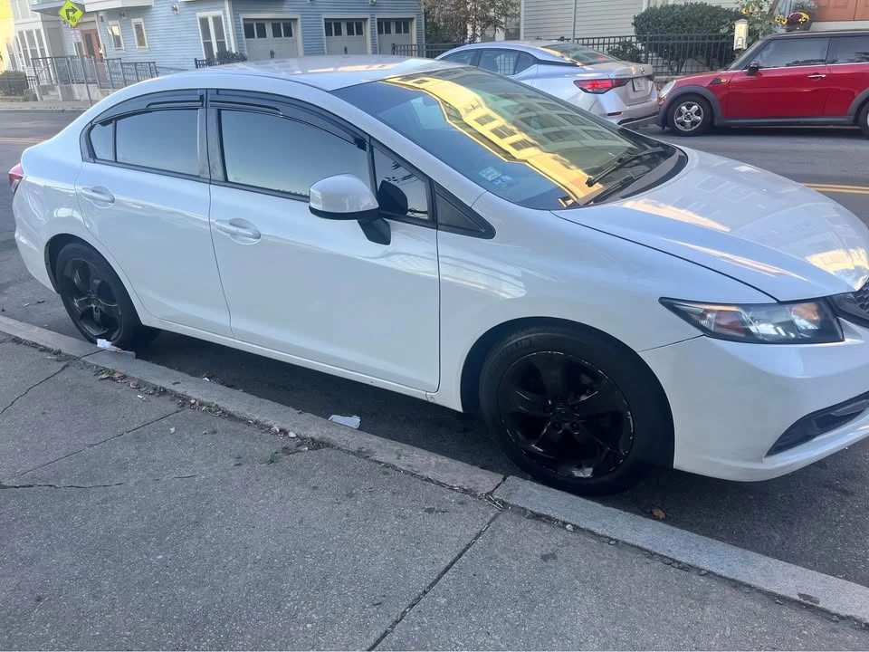 2013 Honda Civic 9th Gen - Image 2 of 9