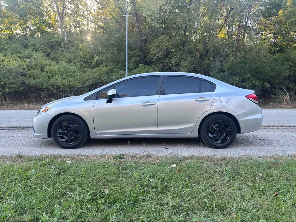 2013 Honda Civic 9th Gen - Image 2 of 7