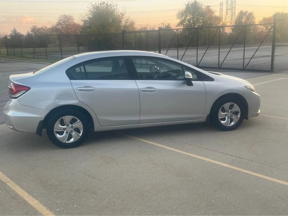 2013 Honda Civic 9th Gen - Image 2 of 7