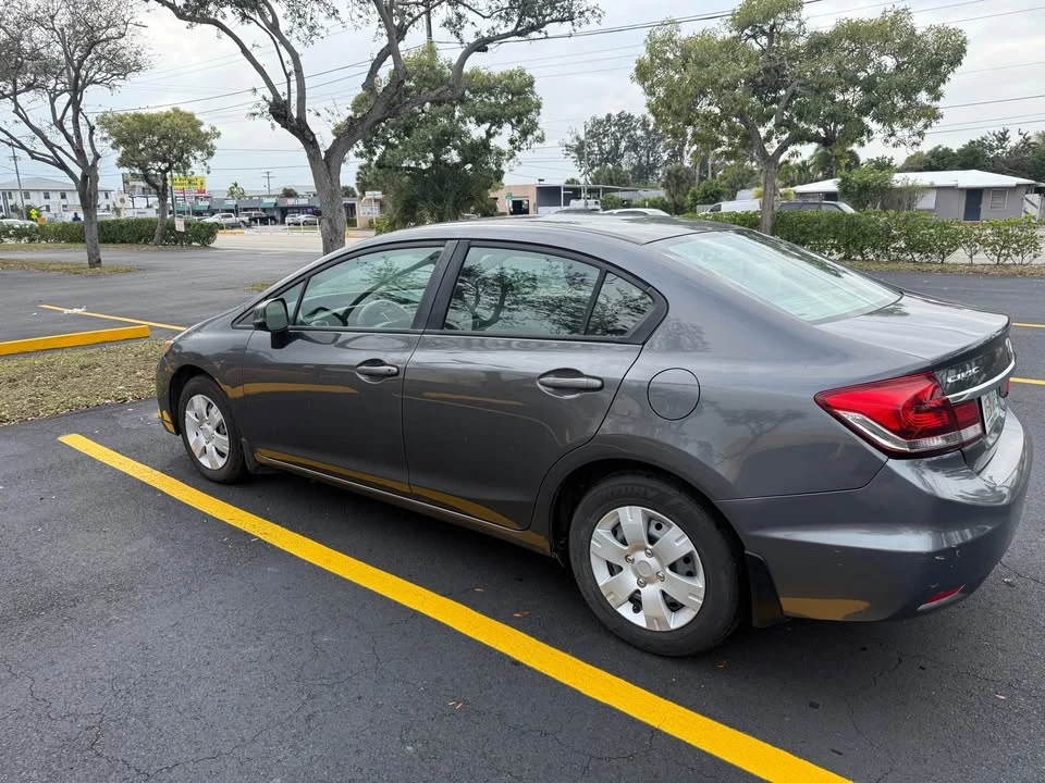 2013 Honda Civic 9th Gen - Image 3 of 12