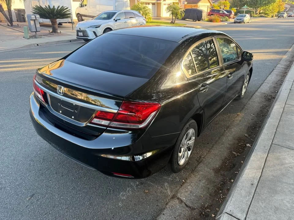 2013 Honda Civic 9th Gen - Image 2 of 10