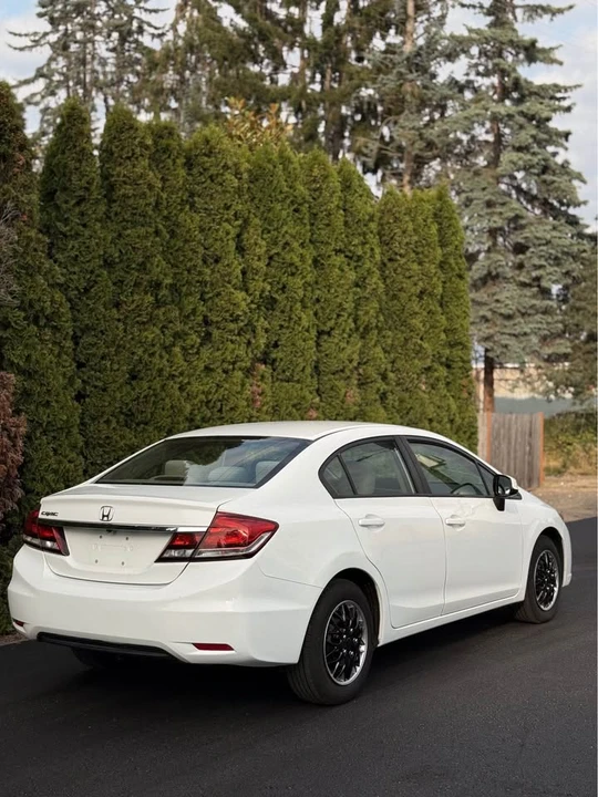 2013 Honda Civic 9th Gen - Image 2 of 9