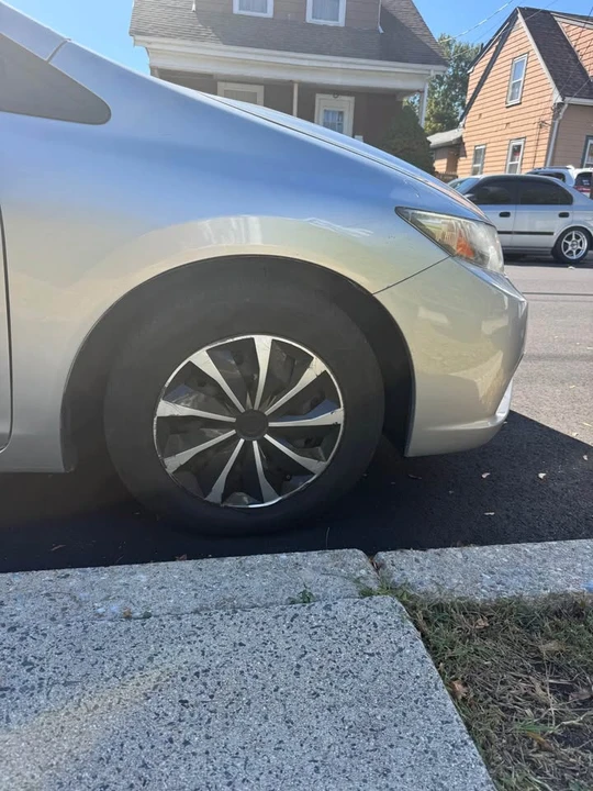 2013 Honda Civic 9th Gen - Image 2 of 6
