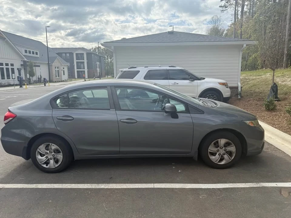 2013 Honda Civic 9th Gen - Image 3 of 16