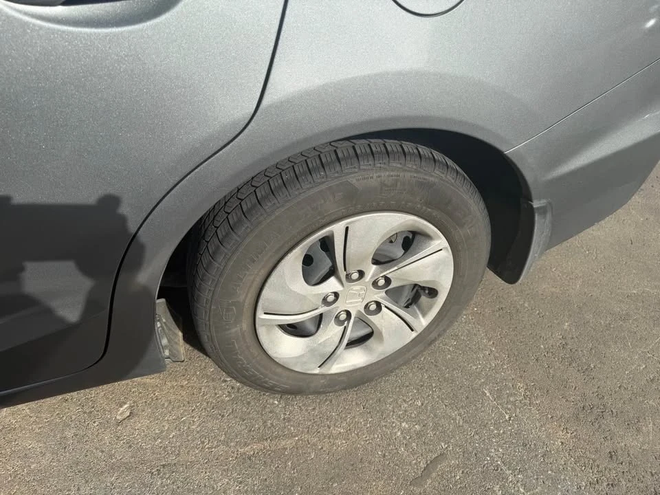 2013 Honda Civic 9th Gen - Image 8 of 16