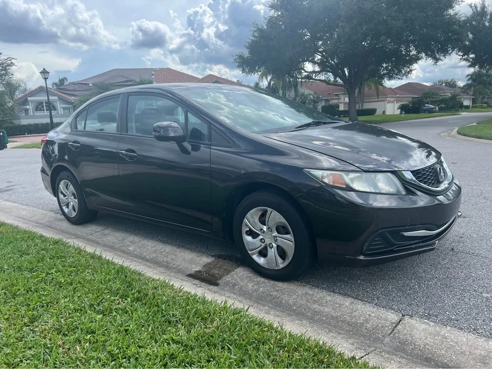 2013 Honda Civic 9th Gen - Image 2 of 8