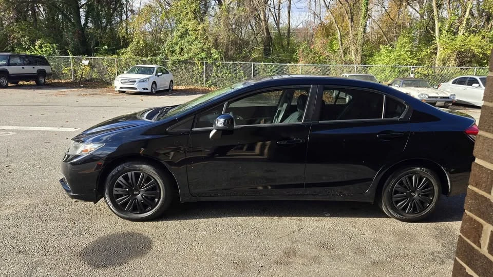 2013 Honda Civic 9th Gen - Image 3 of 10