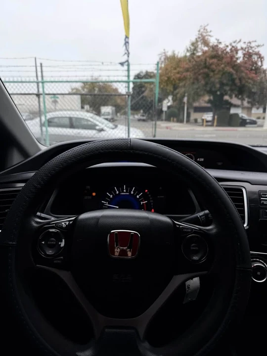 2013 Honda Civic 9th Gen - Image 5 of 10