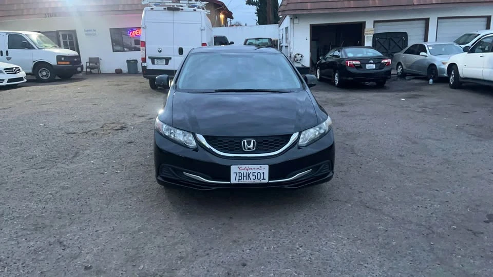 2013 Honda Civic 9th Gen - Image 2 of 9
