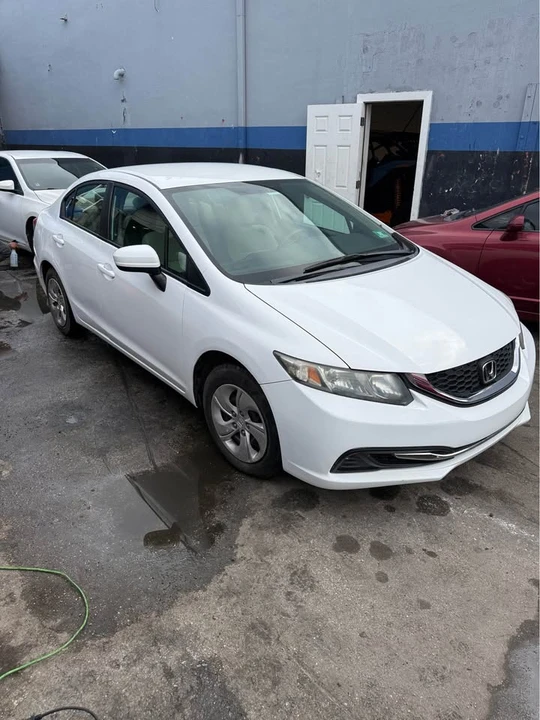 2013 Honda Civic 9th Gen - Image 2 of 8