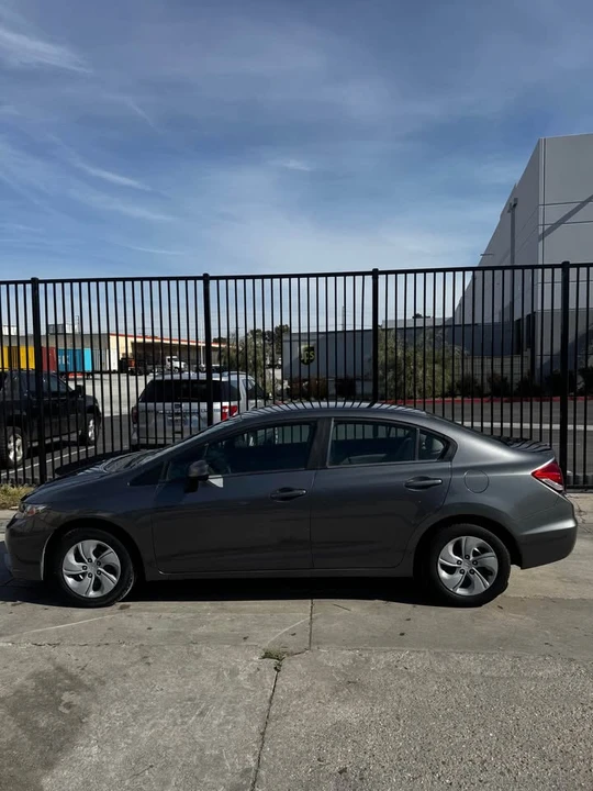 2013 Honda Civic 9th Gen - Image 2 of 10