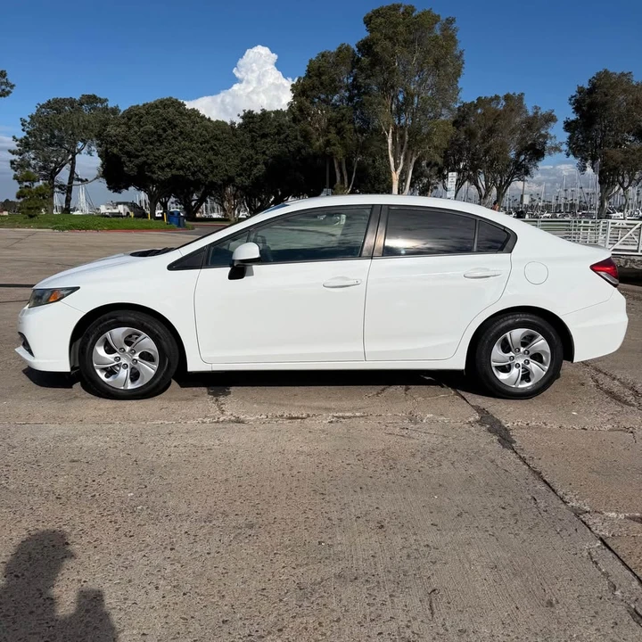 2013 Honda Civic 9th Gen - Image 2 of 16