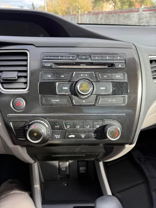 2013 Honda Civic 9th Gen - Image 8 of 10