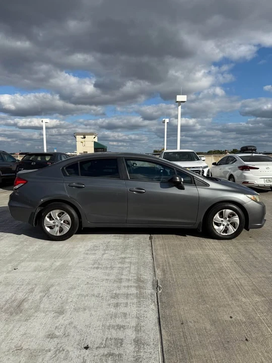 2013 Honda Civic 9th Gen - Image 3 of 10