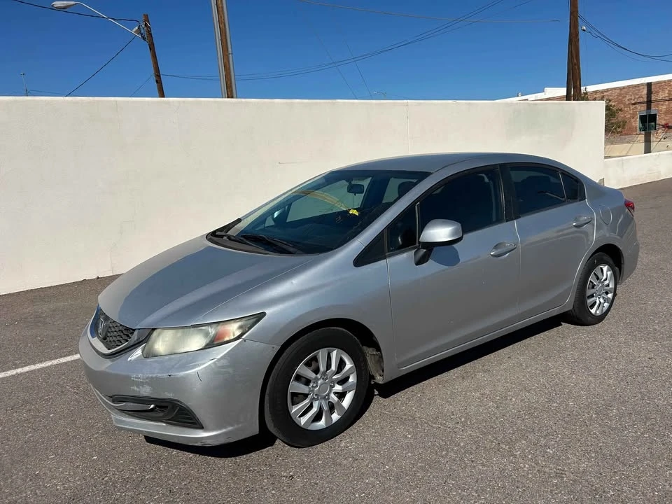2013 Honda Civic 9th Gen - Image 3 of 12