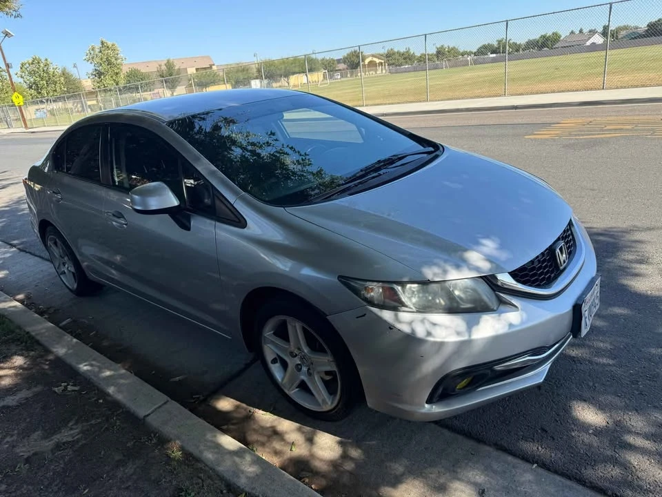 2013 Honda Civic 9th Gen - Image 3 of 10