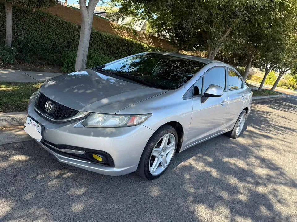 2013 Honda Civic 9th Gen - Image 2 of 10