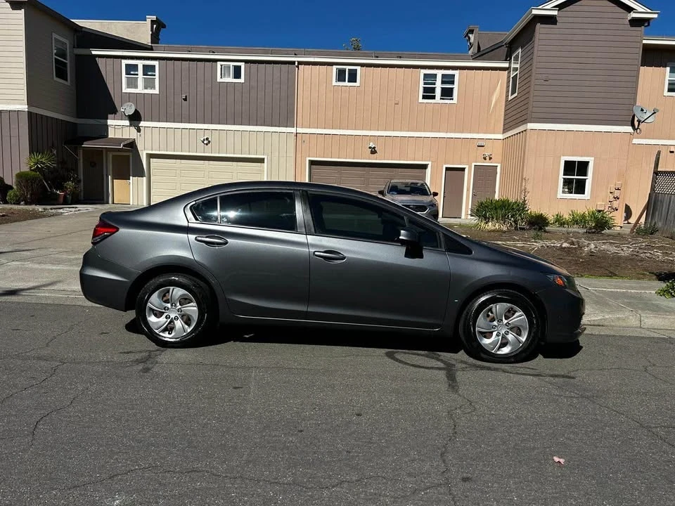 2013 Honda Civic 9th Gen - Image 2 of 11
