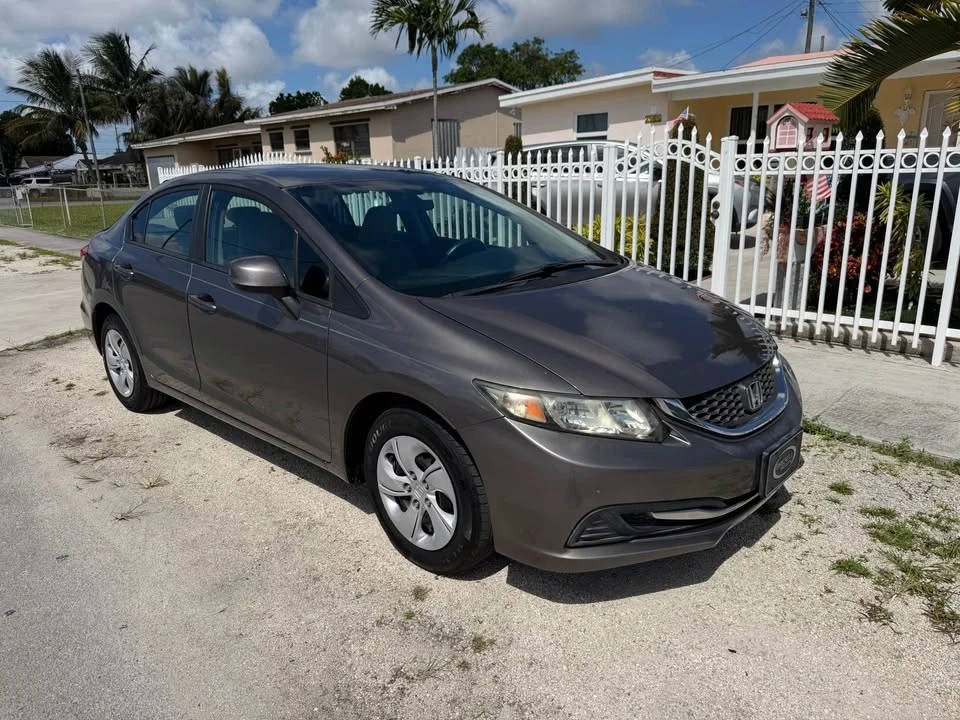 2013 Honda Civic 9th Gen - Image 3 of 9