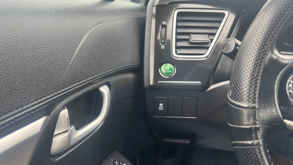 2013 Honda Civic 9th Gen - Image 9 of 17