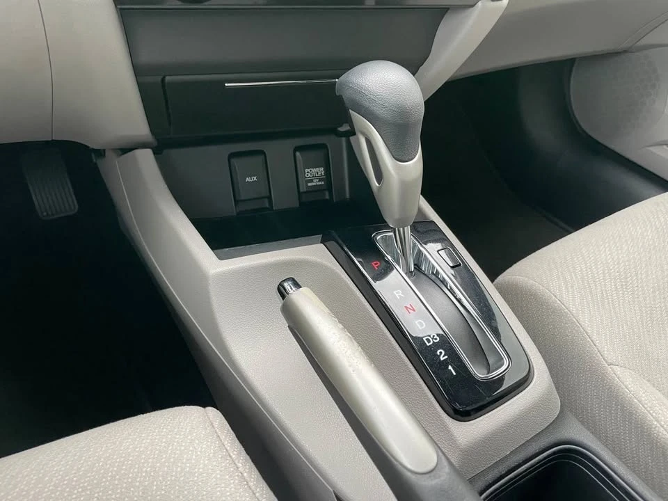 2013 Honda Civic 9th Gen - Image 16 of 20
