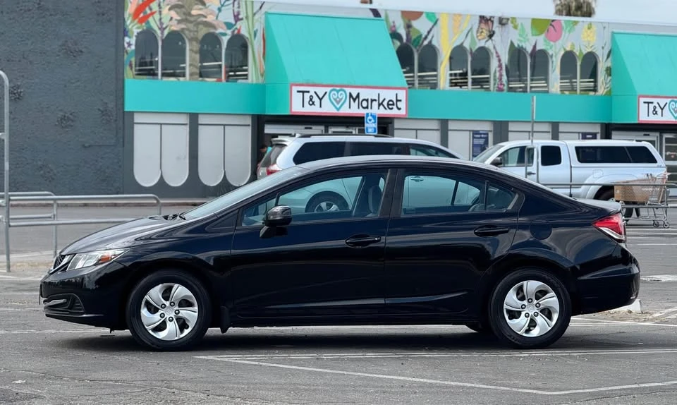 2013 Honda Civic 9th Gen - Image 9 of 17