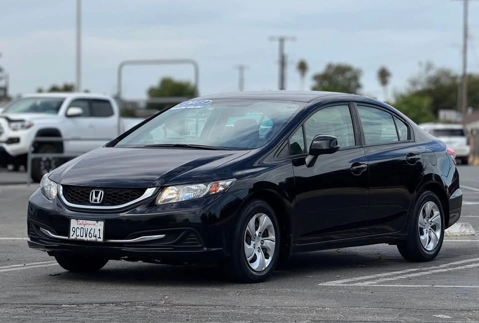 2013 Honda Civic 9th Gen - Image 2 of 17