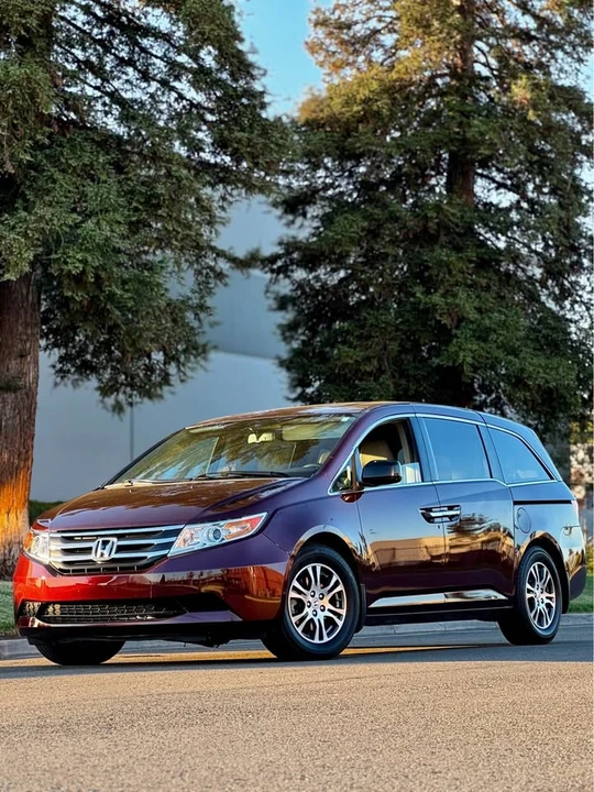 2013 Honda Odyssey - Image 2 of 13
