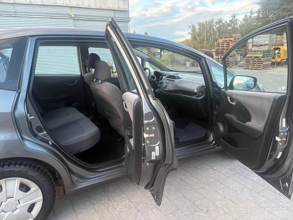 2013 Honda Fit - Image 9 of 13