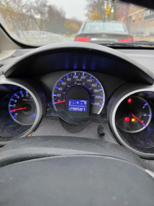 2013 Honda Fit - Image 2 of 8