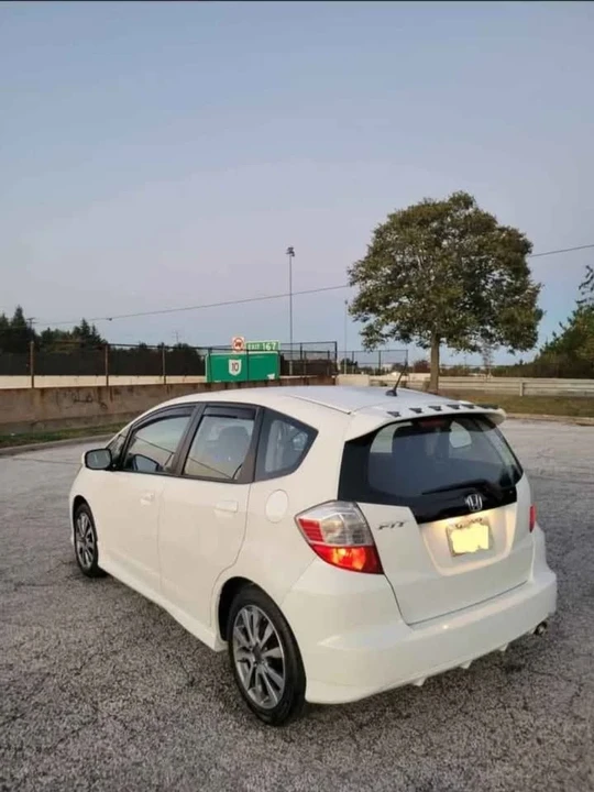 2013 Honda Fit - Image 2 of 7